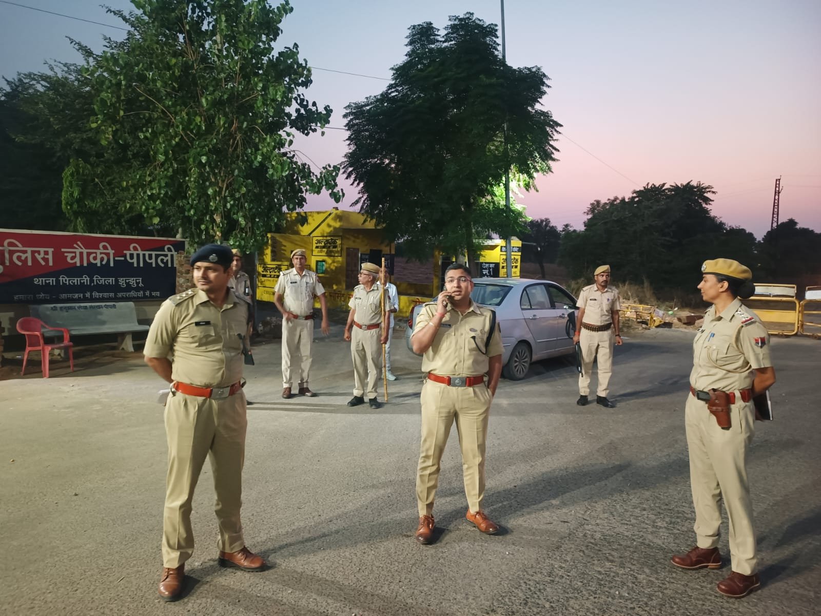 एटीएम लूट प्रकरण में पुलिस अधीक्षक ने किया घटना स्थल का निरीक्षण।