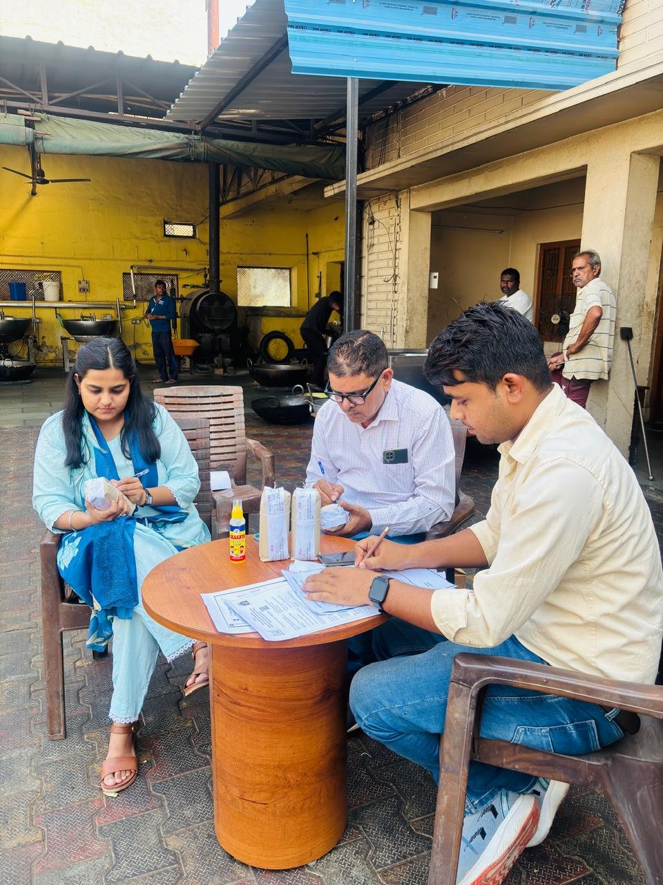खाद्य सुरक्षा विभाग की मिठाई की दुकानों पर कारवाही।